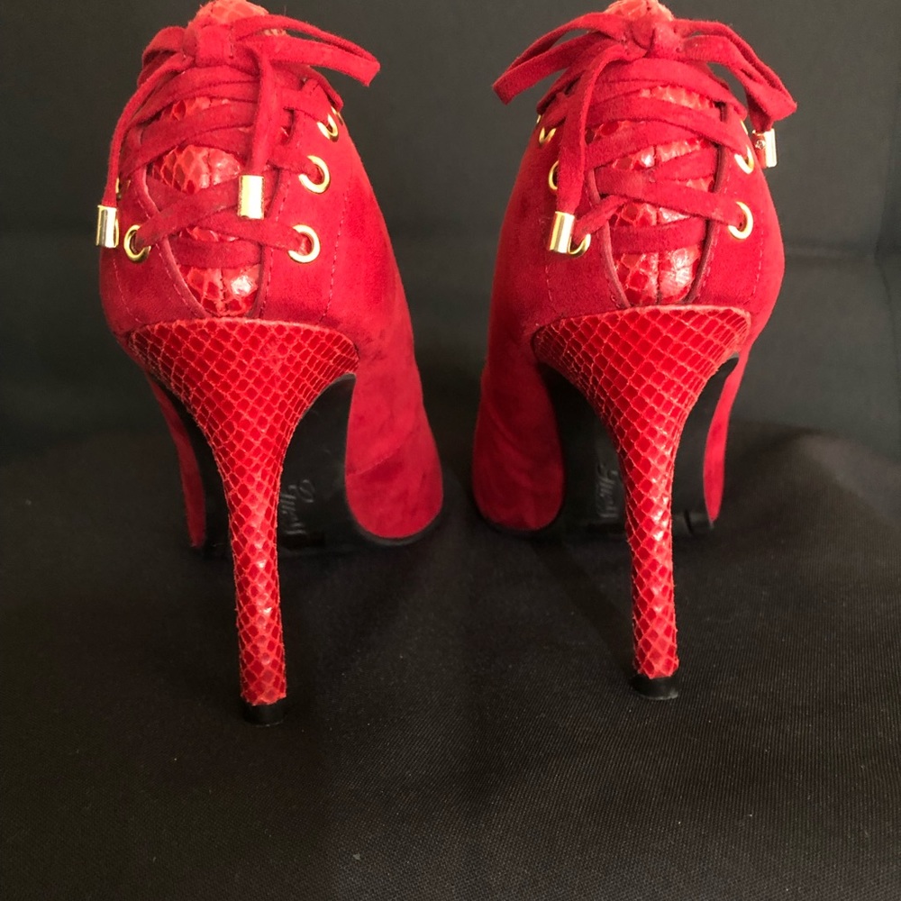 Red Guess pump - Picture 2 of 4
